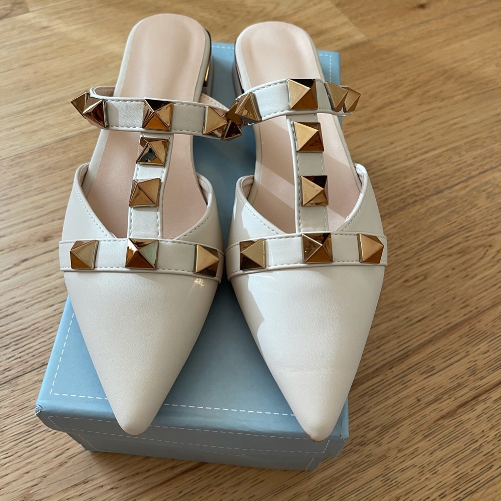 NWT large studded flats